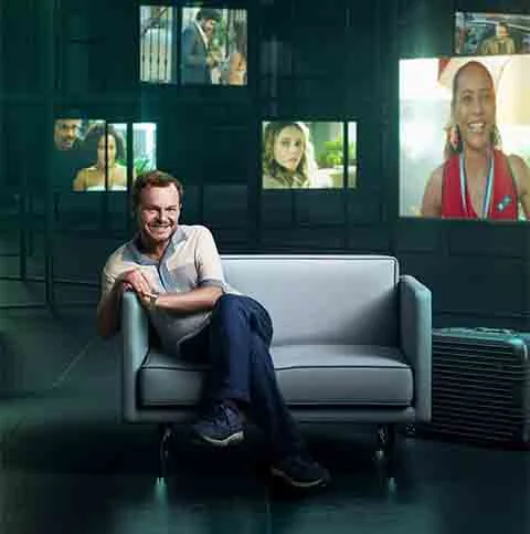 Em 1989, a convite de uma amiga, o ator fez um teste para a companhia do diretor teatral Antunes Filho e logo foi aprovado. Em seguida, entrou para a Escola de Arte Dramática da Universidade de São Paulo (EAD USP), formando-se em 1991.