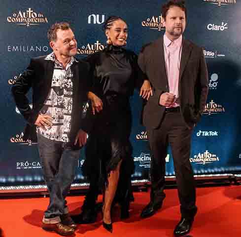 Esse sucesso inicial o levou à televisão, onde fez sua estreia com participações no seriado A Comédia da Vida Privada, da TV Globo, em 1997. Também fez sua estreia no cinema, no drama Anahy de las Misiones, dirigido por Sérgio Silva.