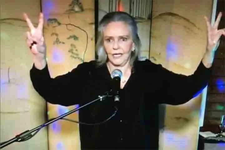 “Eu nunca bati em ninguém nem naquela cantora em 1981. Nunca dei um tapa nela e nem ela em mim. E até hoje eu carrego essa cruz de infâmia e calúnia”, lamentou Angela Ro Ro em entrevista de 2020. Após o fim do relacionamento, Zizi Possi envolveu-se com o produtor musical Líber Gadelha (1957 - 2021). Dessa união nasceu a também cantora Luiza Possi.
