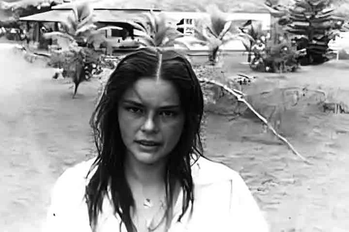 No retorno ao Rio de Janeiro, ela passou a fazer apresentações em casas noturnas, até chamar atenção das gravadoras. Ela lançou seu primeiro LP em 1979. Com o nome de “Angela Ro Ro”, o álbum tem apenas canções autorais da artista, como “Gota de Sangue” e “Amor, Meu Grande Amor”. 

