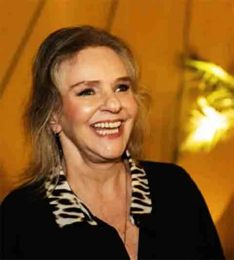 Nas décadas seguintes, a artista passou a lançar trabalhos de forma bissexta, entre eles “Acertei no Milênio” (2000) e “Compasso” (2006). 
