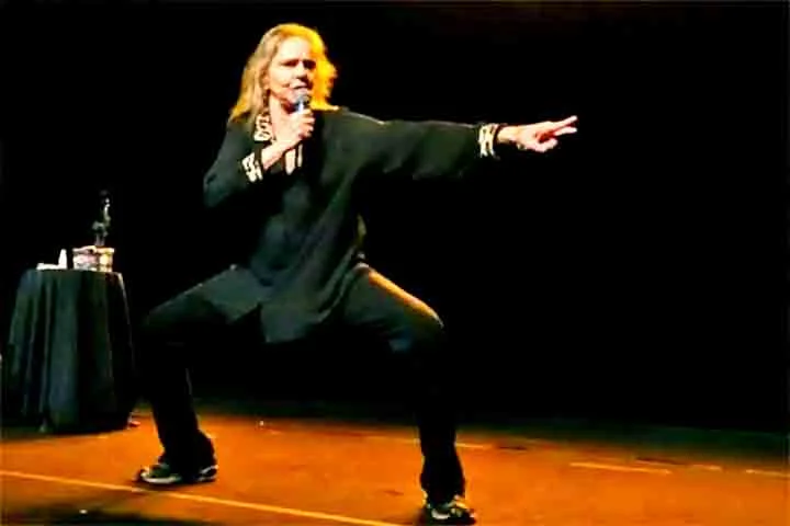 O relacionamento entre elas teria acabado após uma briga feia e suposta agressão de Ro Ro à então namorada. A cantora teria feito um escândalo durante show de Zizi Possi e o tumulto foi parar nas páginas policiais. 
