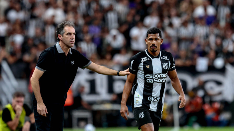 FORTALEZA,CEARÁ, BRASIL,01-06-2025: Léo Condé e Fernando Sobral em Jogo entre Ceará x Atlético Mineiro pelo Campeonato Brasileiro Serie A na Arena Castelão. (Foto: Samuel Setubal/ O Povo)