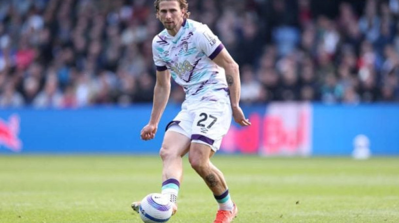 Jogador do Bournemouth interessa ao clube francês, mas transferência pode esbarrar em questões políticas e valor acima de 50 milhões de euros