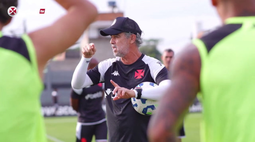Com duas semanas sem jogos, Vasco segue treinando firme