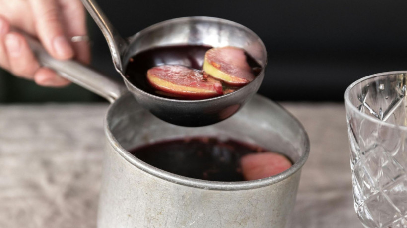 Veja ideias diferentes para preparar o quentão de vinho