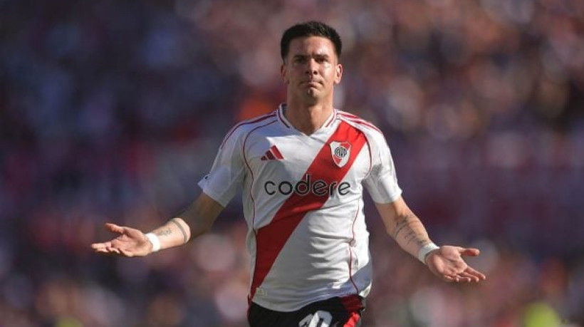 Clube quer contratar meio-campista de 17 anos nesta semana e levá-lo ao torneio nos Estados Unidos; PSG também está de olho no argentino