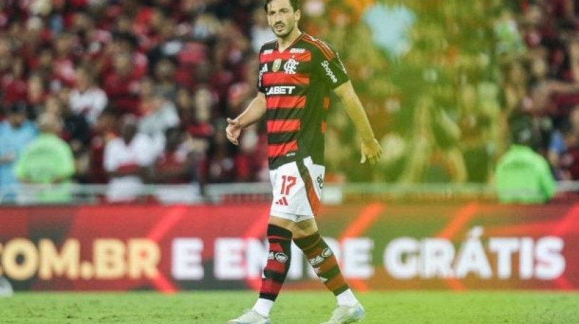 Volta de Viña promete esquentar a briga por vaga no setor, que tem Alex Sandro como titular, e Ayrton Lucas como opção no banco 