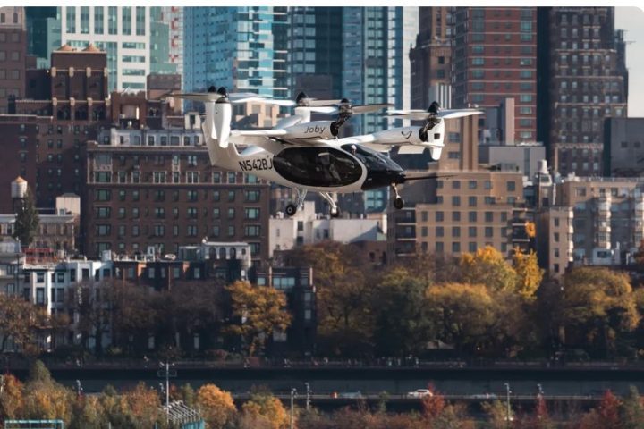 A empresa tem parcerias com a Delta Air Lines e a Uber para operar em cidades como Nova York e Los Angeles, além de acordos internacionais com a Virgin Atlantic, no Reino Unido.