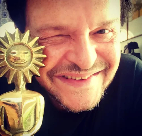 Eu até gostaria de ter tido outras drogas como principal fonte de inspiração ou de libertação, mas foi no álcool que eu encontrei o divertimento que depois de tornou horror, afirmou.