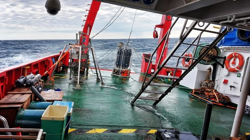 “Nosso objetivo foi estudar os impactos de longo alcance dos densos transbordamentos de água no Atlântico Norte”, afirma o documento com relatos da expedição.