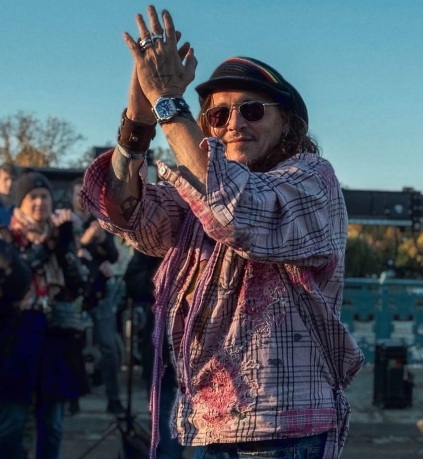 Em uma entrevista ao “Hollywood Reporter” em outubro de 2024, Johnny Depp disse que teve um aprendizado , que lhe serviu de lição, com a execração pública pós acusações de Amber Heard. O ator perdeu muito dinheiro com a onda de cancelamentos na indústria cinematográfica. 
