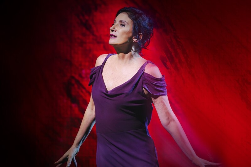 Um capítulo famoso da vida pessoal de Angela Ro Ro foi seu romance conturbado com a também cantora Zizi Possi, no início da década de 1980. 

