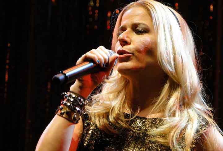 Paula Toller - Nasceu no Rio de Janeiro em 23/08/192. Cantora e compositora, foi vocalista do Kid Abelha, banda que formou com George Israel e Bruno Fortunato, de 1982 e 2016, quando a banda encerrou suas atividades.
