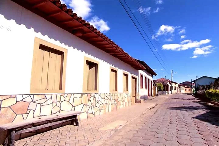 Niquelândia, município onde fica a lagoa, fica no norte do estado, a cerca de 300 km de Goiânia.