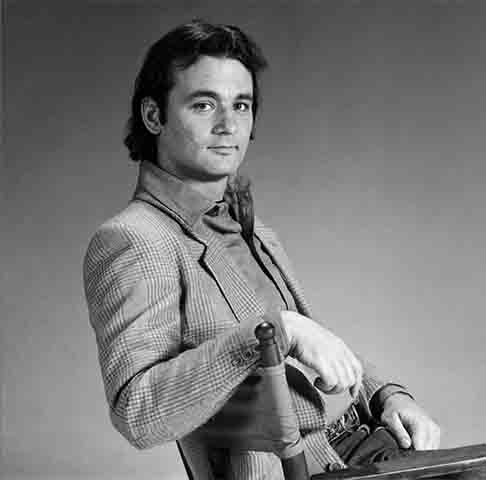 Assim, ele teve seu início cinematográfico, em 1979, no filme canadense Almôndegas, de Ivan Reitman, no qual fez o papel de um monitor em um acampamento de verão para jovens.