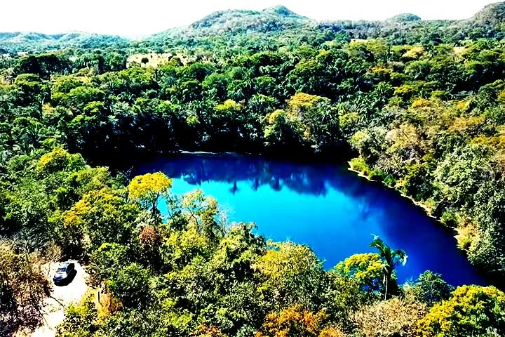 A Lagoa Azul, também conhecida como lagoa sem fundo tem águas cristalinas azul-esverdeadas, além de alguns segredos.