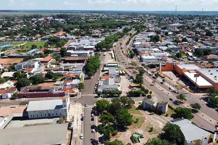 Localizado no sudoeste de Mato Grosso do Sul, o município de Jardim —onde fica localizada a cratera — é conhecido por suas belezas naturais, como o Rio da Prata e a Lagoa Misteriosa.