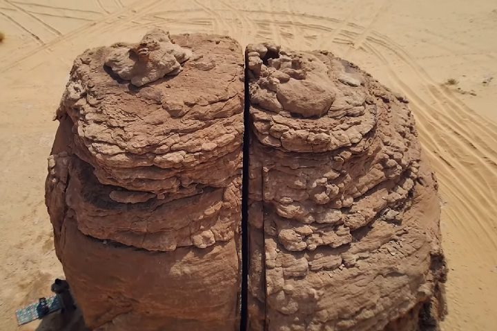 Cientistas da Geology Science propõem que um movimento tectônico repentino possa ter causado a alteração na rocha, mas existem outras hipóteses.