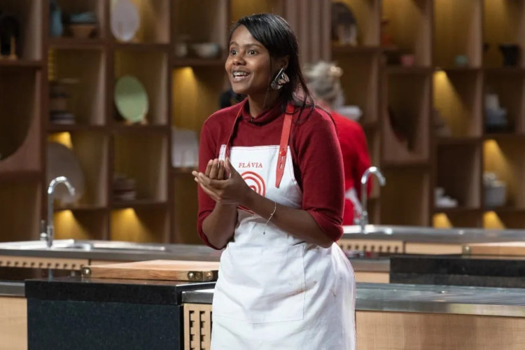 Flávia foi a eliminada do MasterChef ao entregar prato com o peixe cru