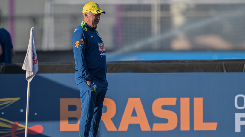 T&eacute;cnico Carlo Ancelotti em treino da sele&ccedil;&atilde;o brasileira no CT do Corinthians