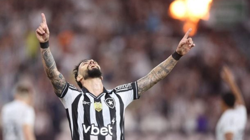 Jogador uruguaio marcou pela primeira vez em sua décima partida com a camisa alvinegra