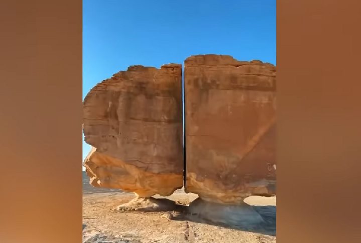 Conhecidos como rochas de cogumelo, esses pedestais se formam devido a um desgaste maior provocado por ventos que sopram com maior intensidade próximo ao solo.