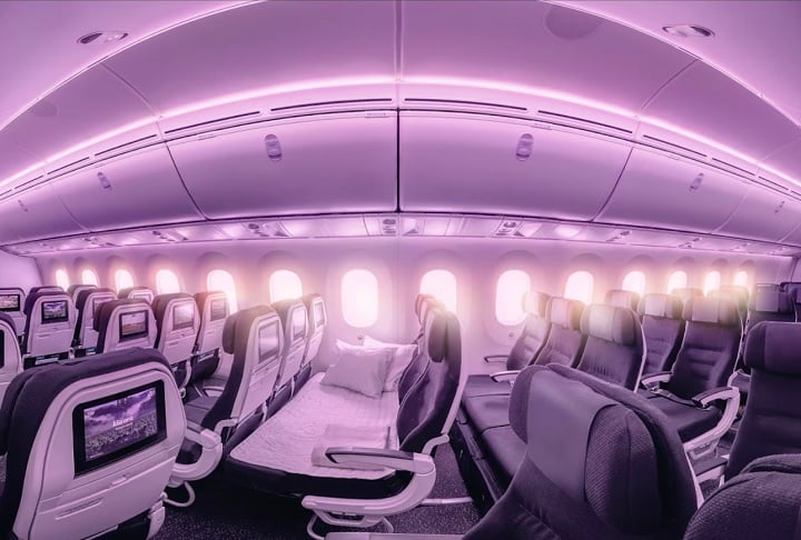 3º) Air New Zealand (Nova Zelândia) - A empresa oferece produtos diferenciados, como o Skycouch, que transforma uma fileira de assentos da Classe Econômica em uma cama.

