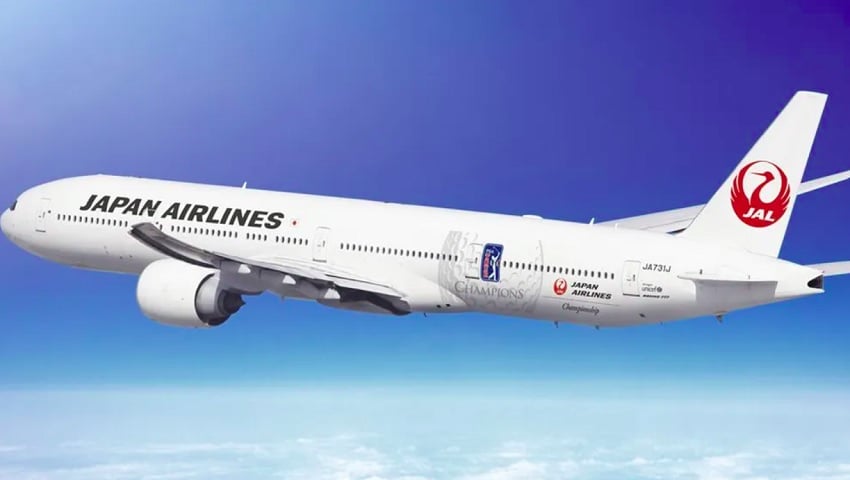 7º) Japan Airlines - Fundada em 1951 e com sede em Tóquio, a JAL é conhecida por sua pontualidade, hospitalidade e serviço de alta qualidade, além de oferecer assentos espaçosos e refeições elaboradas, especialmente na Classe Executiva e Primeira Classe.