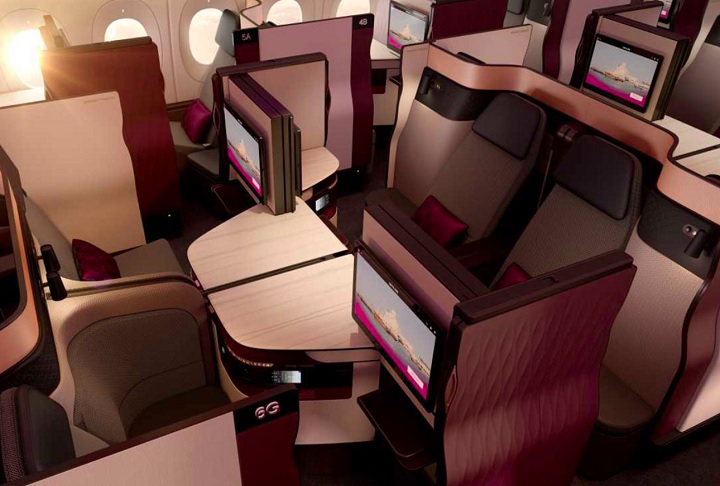 2º) Qatar Airways - É uma das companhias aéreas mais premiadas do mundo, sediada em Doha, no Catar. O serviço premium QSuite oferece assentos que se transformam em camas e privacidade personalizada.