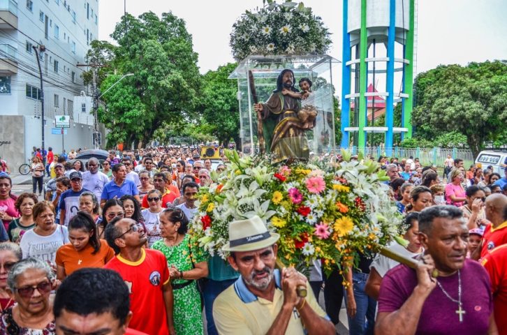 As festividades religiosas também têm destaque, como a tradicional Festa de São José, padroeiro da cidade, celebrada com grande devoção.