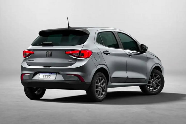 O Fiat Argo até se sai bem na estrada, mas seu desempenho em trajetos urbanos deixa a desejar.