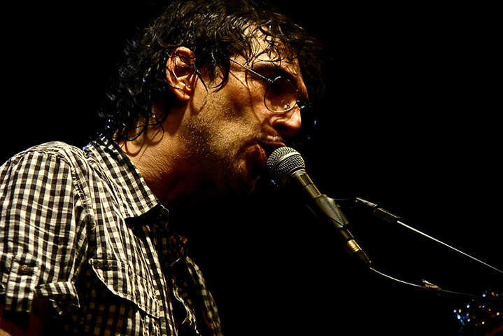 Lobão - Nascido em 11/10/1950, no Rio de Janeiro, é um nome essencial da história do rock nacional. Cantor, compositor e escritor, é autor de sucessos como “Me Chama” e “Vida Louca Vida” e “Rádio Blá”. Fez parte das bandas Vímana e Blitz no início da carreira, mas iniciou a carreira solo ainda na década de 1980.