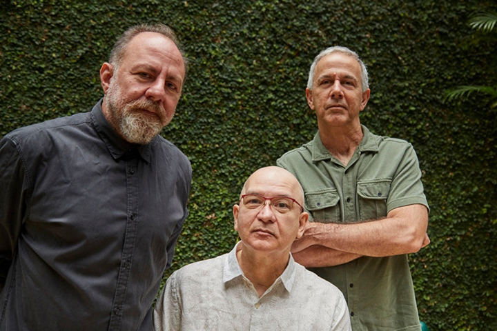 Esta foi a primeira vez que a banda fez uma apresentação em estádio como atração principal. O trio formado por Herbert Vianna (voz e guitarra), Bi Ribeiro (baixo) e João Barone (bateria), acompanhado de músicos de apoio, contagiou o público de fãs com os sucessos dessa longa trajetória. 

