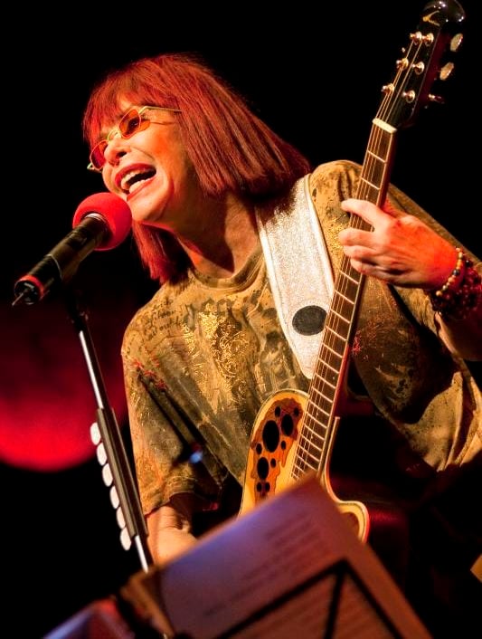 O fim do relacionamento aconteceu no mesmo momento em que “Os Mutantes” acabou, em 1972. Em seguida, Rita iniciou uma bem-sucedida carreira solo, lançando uma série de álbuns aclamados e explorando uma ampla gama de estilos musicais. 
