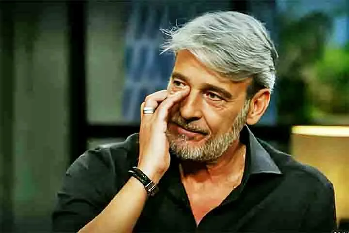 Um dos rostos mais conhecidos da TV brasileira, o ator Alexandre Borges surpreendeu recentemente ao afirmar que nunca usou o WhatsApp, famoso aplicativo de conversas on-line. O artista, de 59 anos, também falou sobre o processo de envelhecimento em meio às perdas recentes em sua vida.