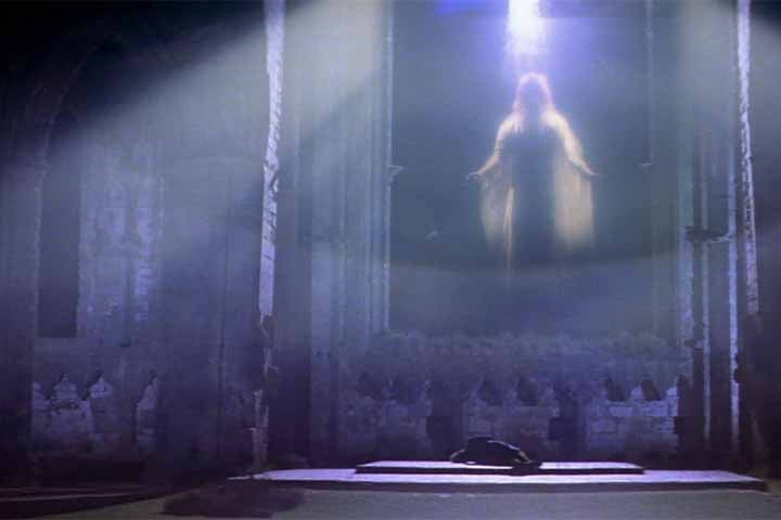 Lançado em 1981, o filme evidencia uma grande passagem de tempo. Os acontecimentos mostram um Damien já adulto (interpretado por Sam Neill), totalmente consciente de sua real identidade, aos 32 anos de idade e dono das empresas Thorn, agora a maior multinacional do mundo.