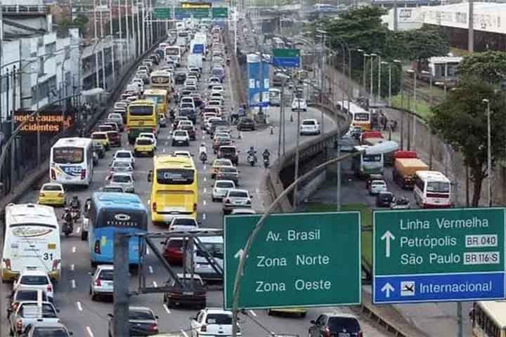 No comparativo entre países, o estudo avaliou que 46% dos brasileiros utilizam palavrões na comunicação no trânsito, enquanto para os portugueses o número é mais expressivo e chega a 67%. 