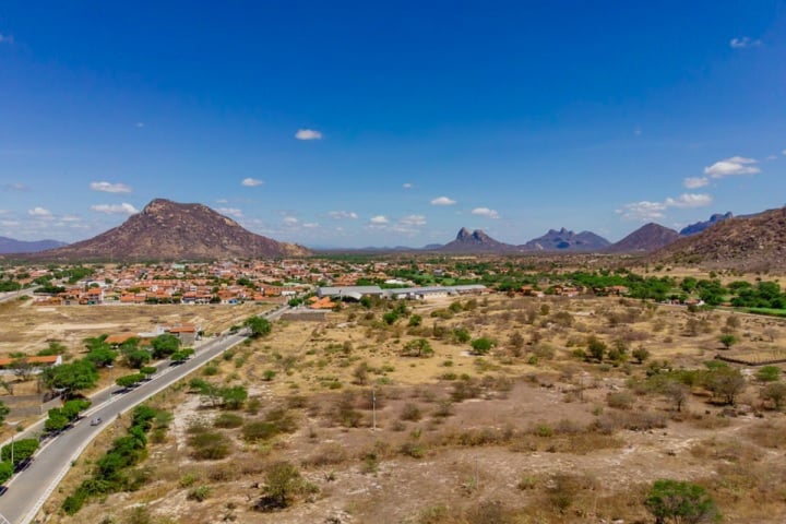 O município foi oficialmente emancipado em 20 de maio de 1957.