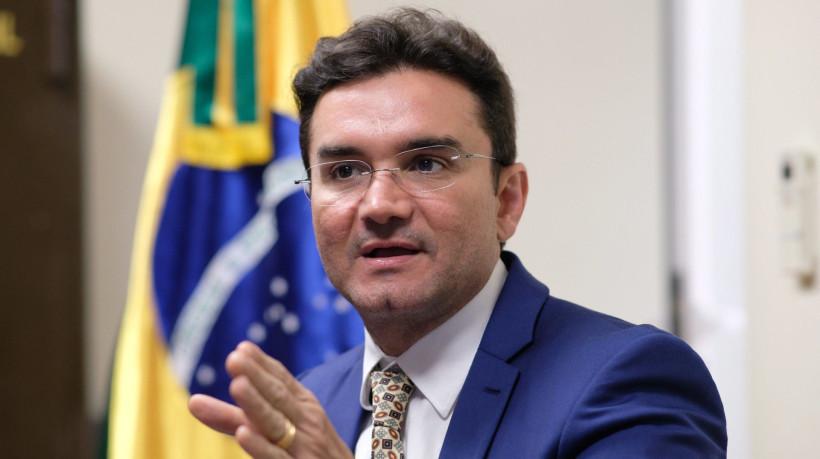 Ministro Celso Sabino sinaliza saída do União Brasil