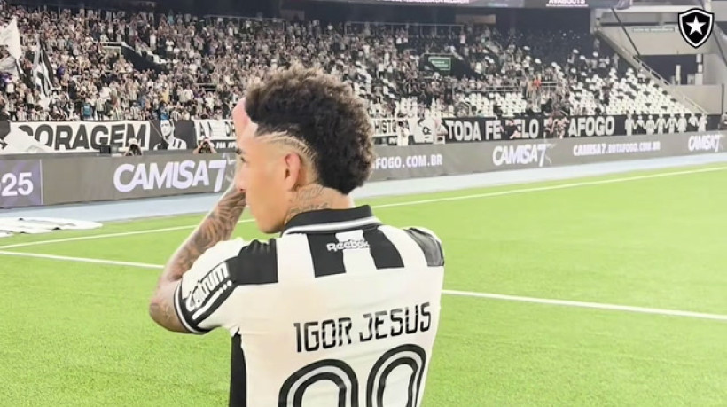 Igor Jesus se despede dos torcedores no Nilton Santos; veja homenagem