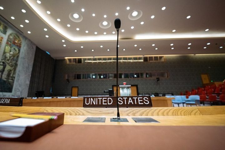 “Após essa nova lei, os EUA estão preocupados com o que acontecerá com os cidadãos americanos na Itália nascidos por meio de acordos de barriga de aluguel. Crianças cujos pais legais não são reconhecidos ficam sem proteções legais importantes”, disse um porta-voz do Departamento de Estado ao jornal italiano La Repubblica.