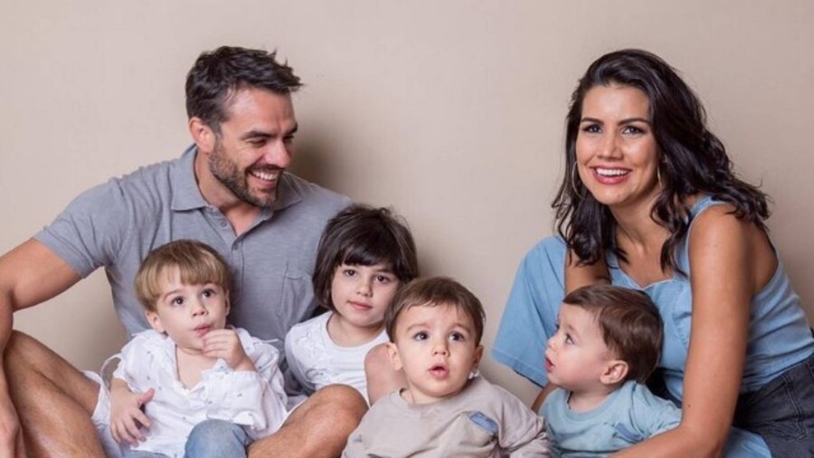 Um dos casais mais longevos formados no BBB, Daniel Saullo e Mariana Felício têm quatro filhos. No BBB4, eles se envolveram no início, mas o modelo também teve um affair com a participante Roberta Brasil. Mari, que beijou Rafael na casa, foi a segunda colocada daquela edição.