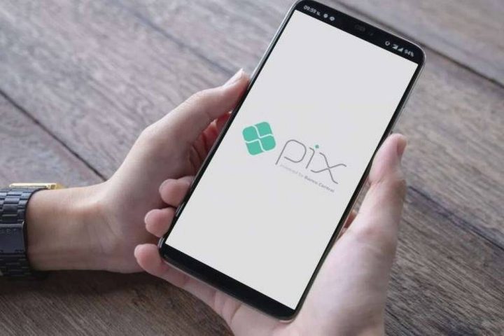 O PIX é um meio de pagamentos e transferências desenvolvido pelo Banco Central para facilitar as transações financeiras. Atualmente, é o meio de pagamento mais utilizado no Brasil.