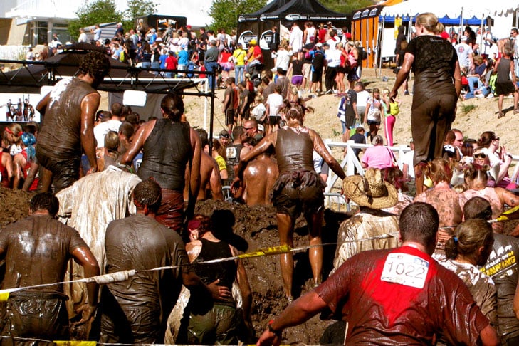 Corrida de Obstáculos na Lama - A modalidade incluir provas de corrida, gincana, treinamento militar e resistência. Tudo num lamaçal em que o lema é quanto mais imundo melhor.  Sabe aquele cenário após um alagamento causado por temporal? É pior. Só que sem drama. 