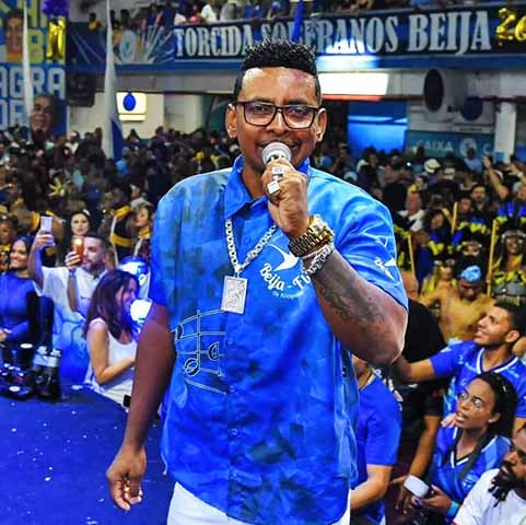 Como diria o ditado: o Neguinho é insubstituível. A força da Beija-Flor é a comunidade, então é uma responsabilidade superar a voz que marcou os últimos 50 anos. A gente tem que saber chegar, o que vai fazer e tentar se enquadrar nessa nova forma, disse.