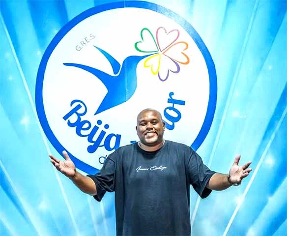 Nascido na Baixada Fluminense, Felipe Silva começou no samba aos 16 anos e se destacou em escolas como Inocentes da Caprichosos e Arranco. Com carisma e domínio vocal, se tornou revelação entre os intérpretes da nova geração.