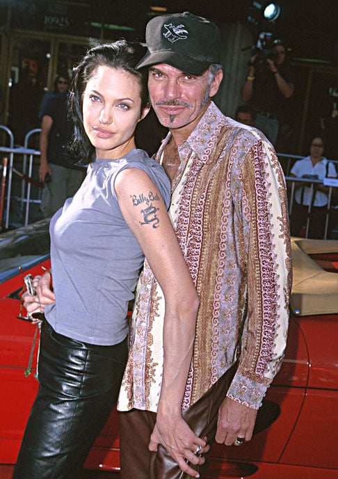 Na época em que viveu com o ator americano Billy Bob Thornton, de 2000 a 2003, eles chegaram a usar pingentes com sangue um do outro como amuleto. Quem usa sangue como acessório?
