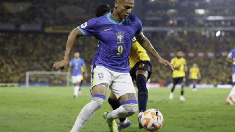 Atacante teve atuação abaixo contra o Equador, após ficar dois anos sem atuar pelo Brasil e mira fim de seca contra o Paraguai