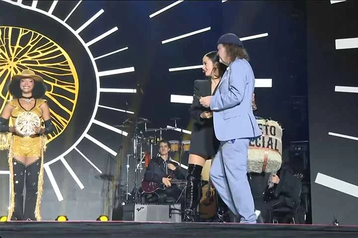 Alceu Valença concorria também na categoria “Álbum” pelo disco “Bicho Maluco Beleza - É Carnaval”, lançado em janeiro de 2024. Porém, a premiação ficou com “Mariana e Mestrinho”, de Mariana Aydar e Mestrinho.
